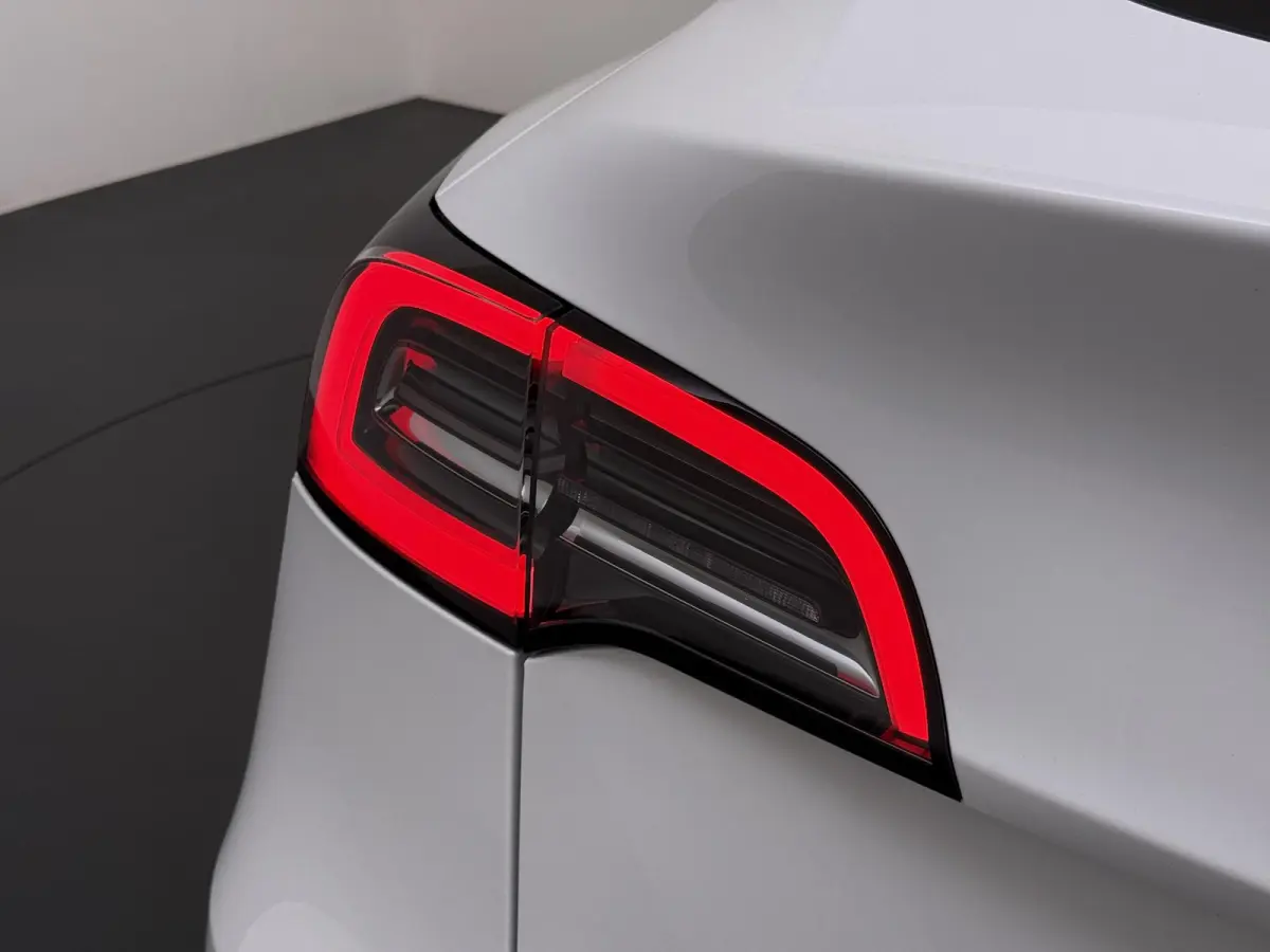 Long Range AWD 75 kWh VAN:42.900,- VOOR:39.877,- UW HERFSTVOORDEEL:3.023,- SOH 94,8% | TESLA FABRIEKSGARANTIE TOT 2028 OF 80.000KM! | FABRIEKSGARANTIE OP ACCU & AANDRIJFLIJN TOT 2032 OF 192.