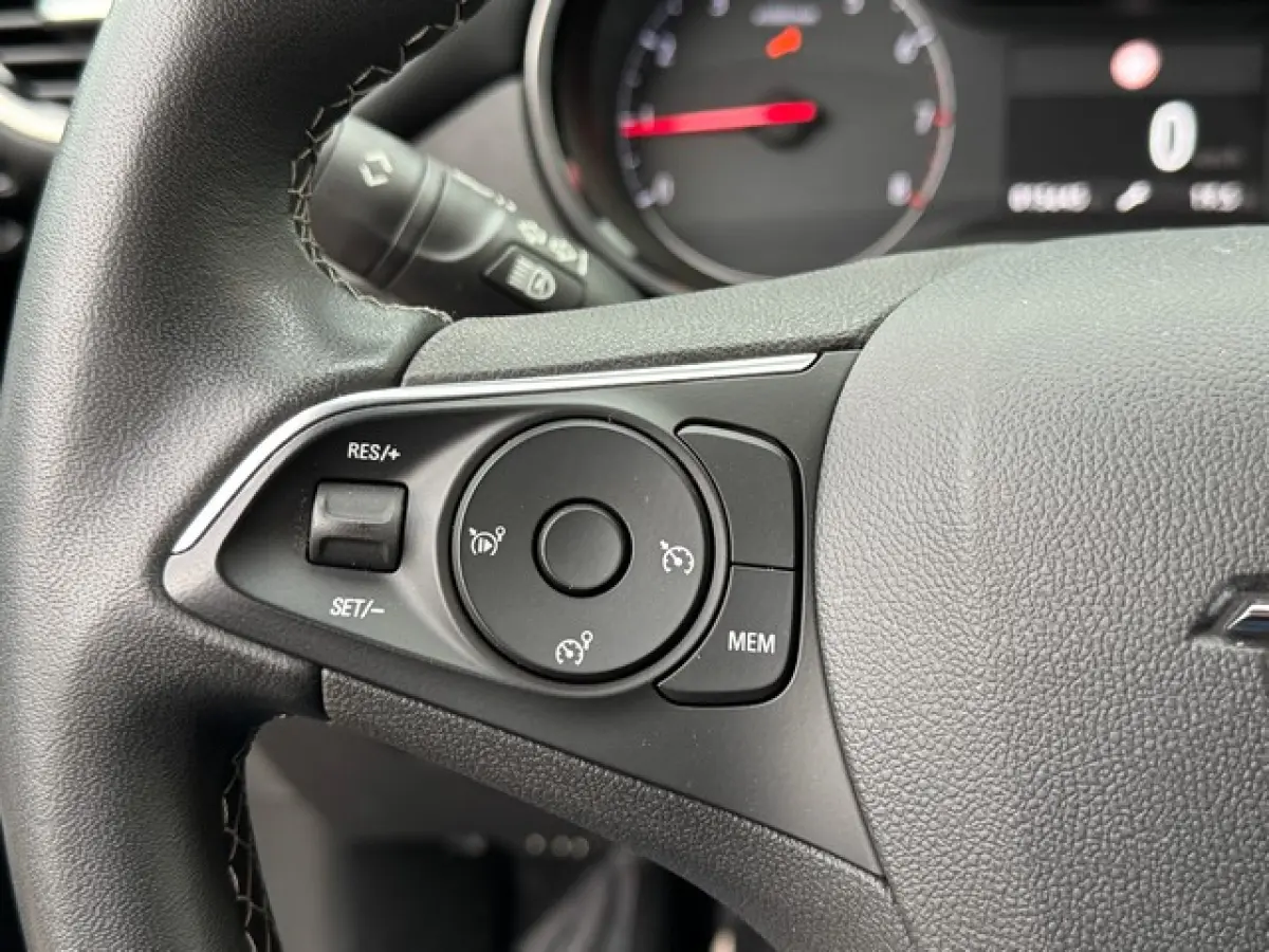 1.2 Turbo Ultimate met Navi/Camera, AGR met Alcantara, 17inch