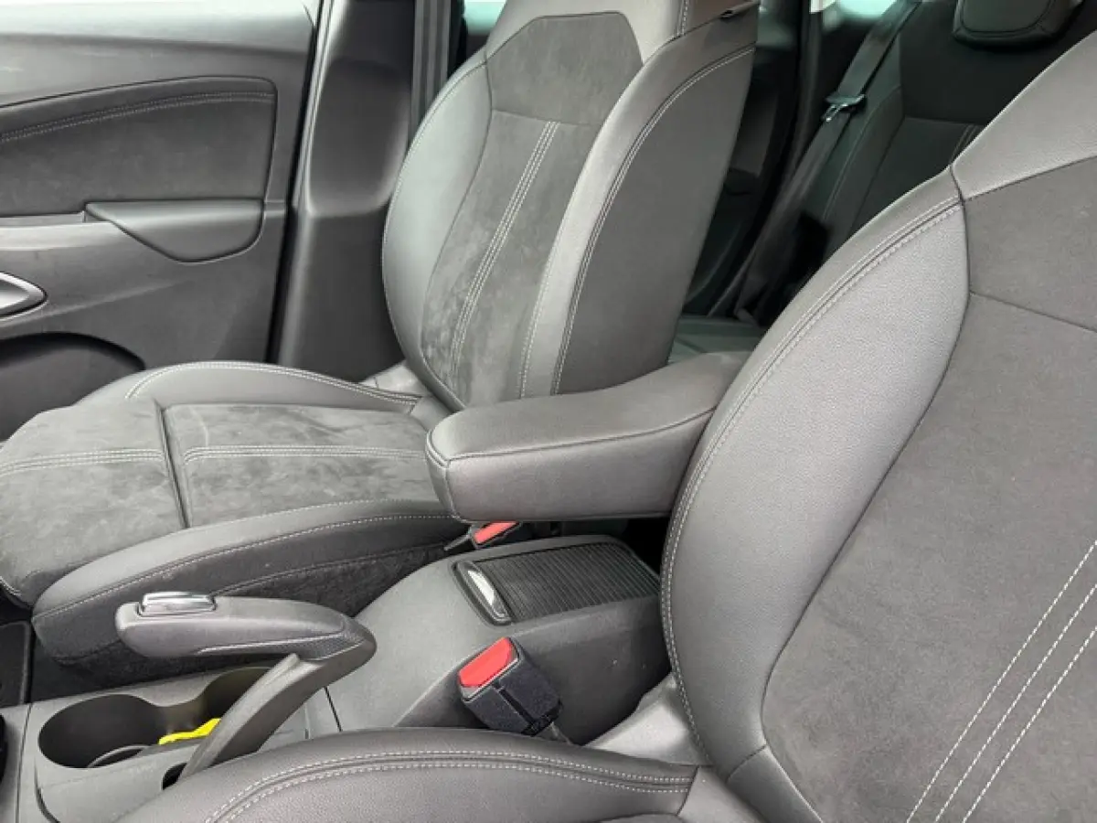1.2 Turbo Ultimate met Navi/Camera, AGR met Alcantara, 17inch