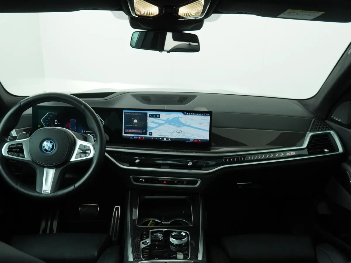 xDrive50e | SoH 100% | M Sportpakket | Panoramadak | Head-Up | Harman Kardon | Stoelventilatie | Stoelverwarming V+A | Carbon interieur | 22'' | Comfortzetels |