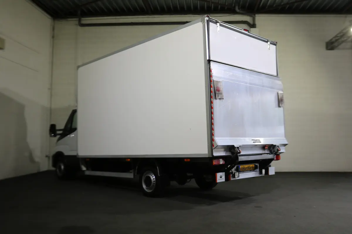 35S18 3.0 Automaat Bakwagen met Laadklep