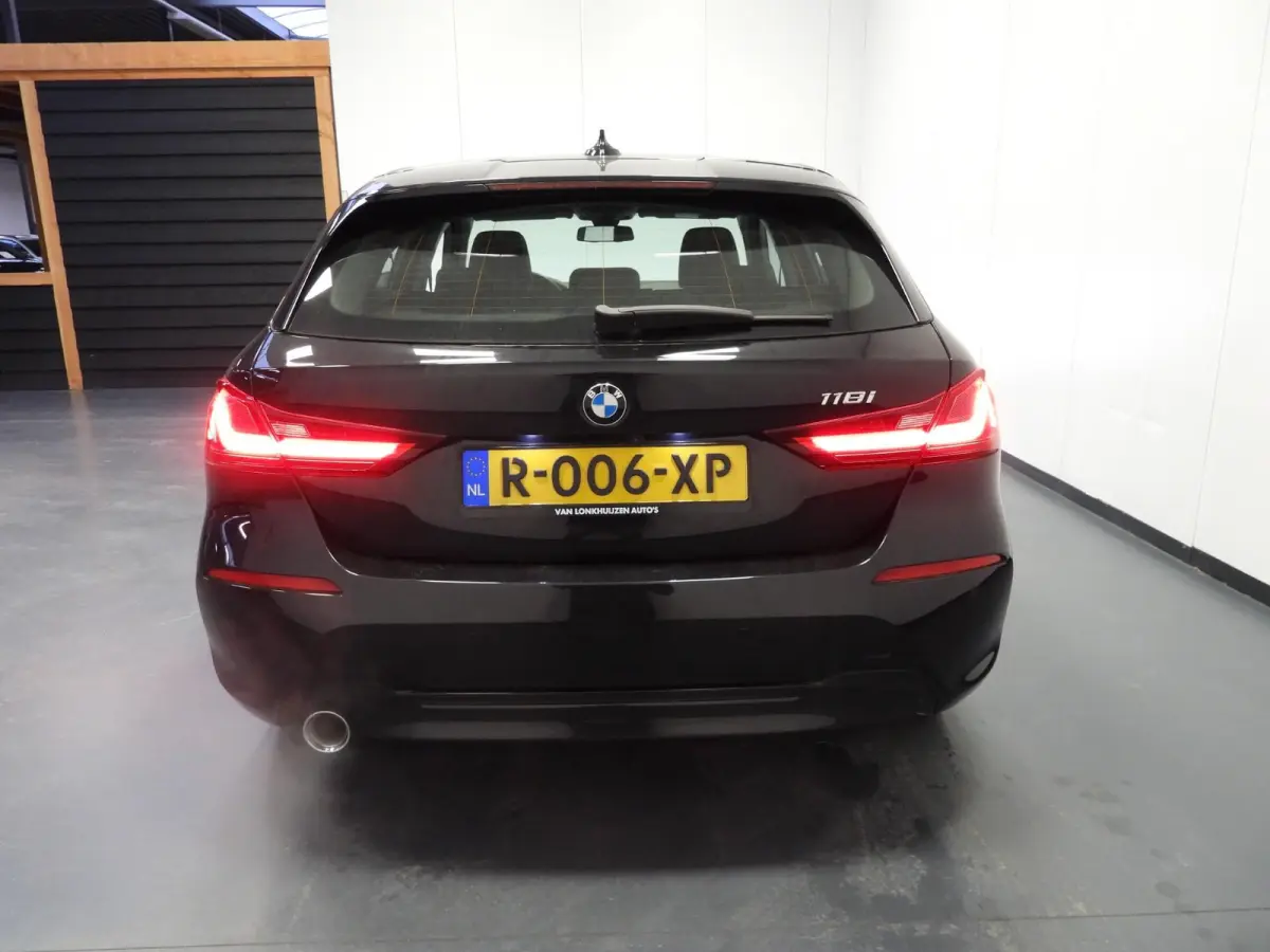 118i Aut. Intro Sport Line VOL LEER/NAVI/CAMERA/LED/18"LMV!