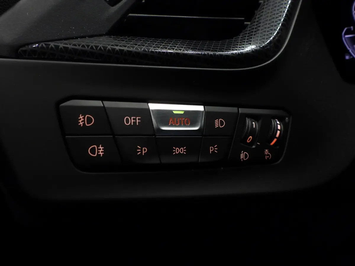 118i Aut. Intro Sport Line VOL LEER/NAVI/CAMERA/LED/18"LMV!