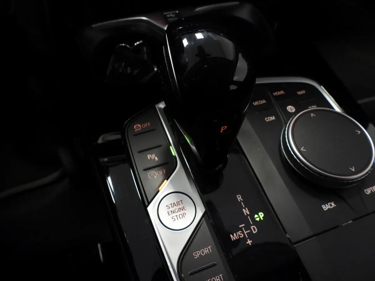 118i Aut. Intro Sport Line VOL LEER/NAVI/CAMERA/LED/18"LMV!
