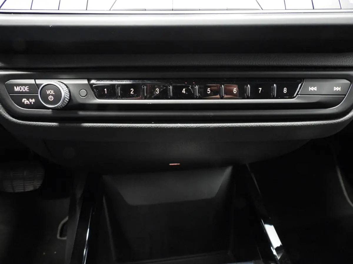 118i Aut. Intro Sport Line VOL LEER/NAVI/CAMERA/LED/18"LMV!