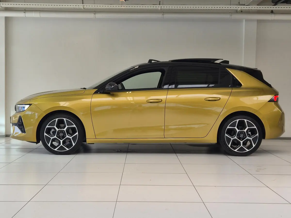 1.2 Turbo Hybrid Ultimate Automaat | Head-up Display | Panoramisch Schuif/Kanteldak | Navigatie | Keyless Entry | AGR Comfortstoelen |