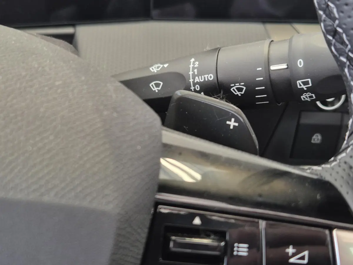 1.2 Turbo Hybrid Ultimate Automaat | Head-up Display | Panoramisch Schuif/Kanteldak | Navigatie | Keyless Entry | AGR Comfortstoelen |