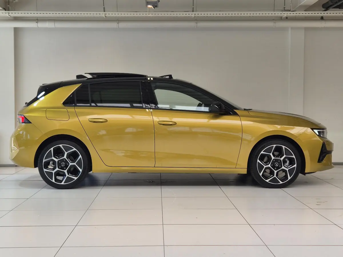 1.2 Turbo Hybrid Ultimate Automaat | Head-up Display | Panoramisch Schuif/Kanteldak | Navigatie | Keyless Entry | AGR Comfortstoelen |