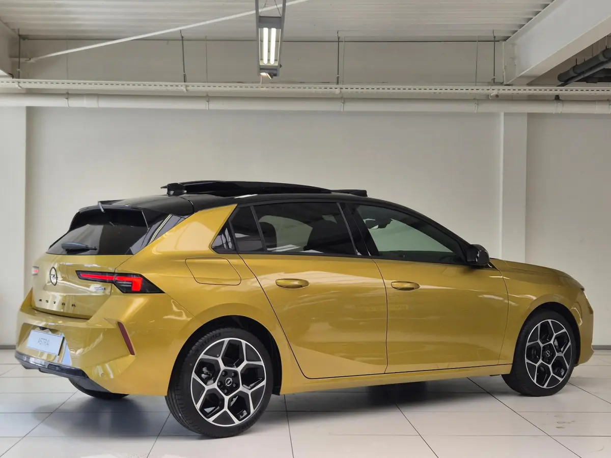 1.2 Turbo Hybrid Ultimate Automaat | Head-up Display | Panoramisch Schuif/Kanteldak | Navigatie | Keyless Entry | AGR Comfortstoelen |