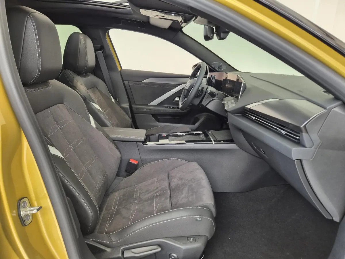 1.2 Turbo Hybrid Ultimate Automaat | Head-up Display | Panoramisch Schuif/Kanteldak | Navigatie | Keyless Entry | AGR Comfortstoelen |