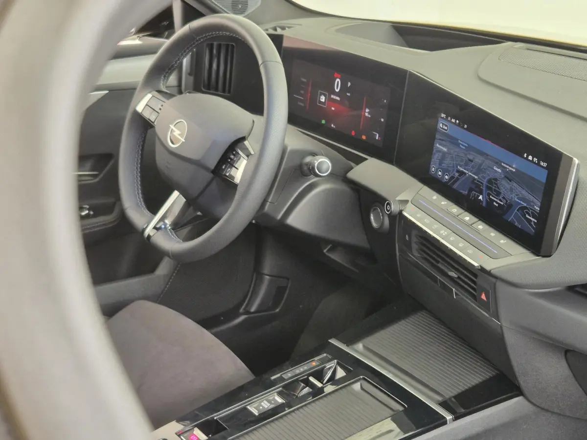 1.2 Turbo Hybrid Ultimate Automaat | Head-up Display | Panoramisch Schuif/Kanteldak | Navigatie | Keyless Entry | AGR Comfortstoelen |