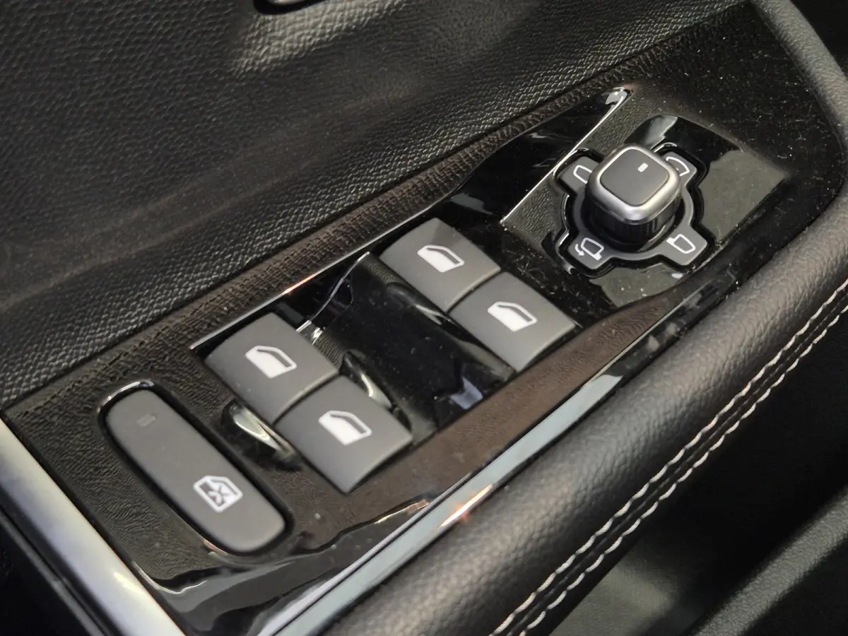 1.2 Turbo Hybrid Ultimate Automaat | Head-up Display | Panoramisch Schuif/Kanteldak | Navigatie | Keyless Entry | AGR Comfortstoelen |