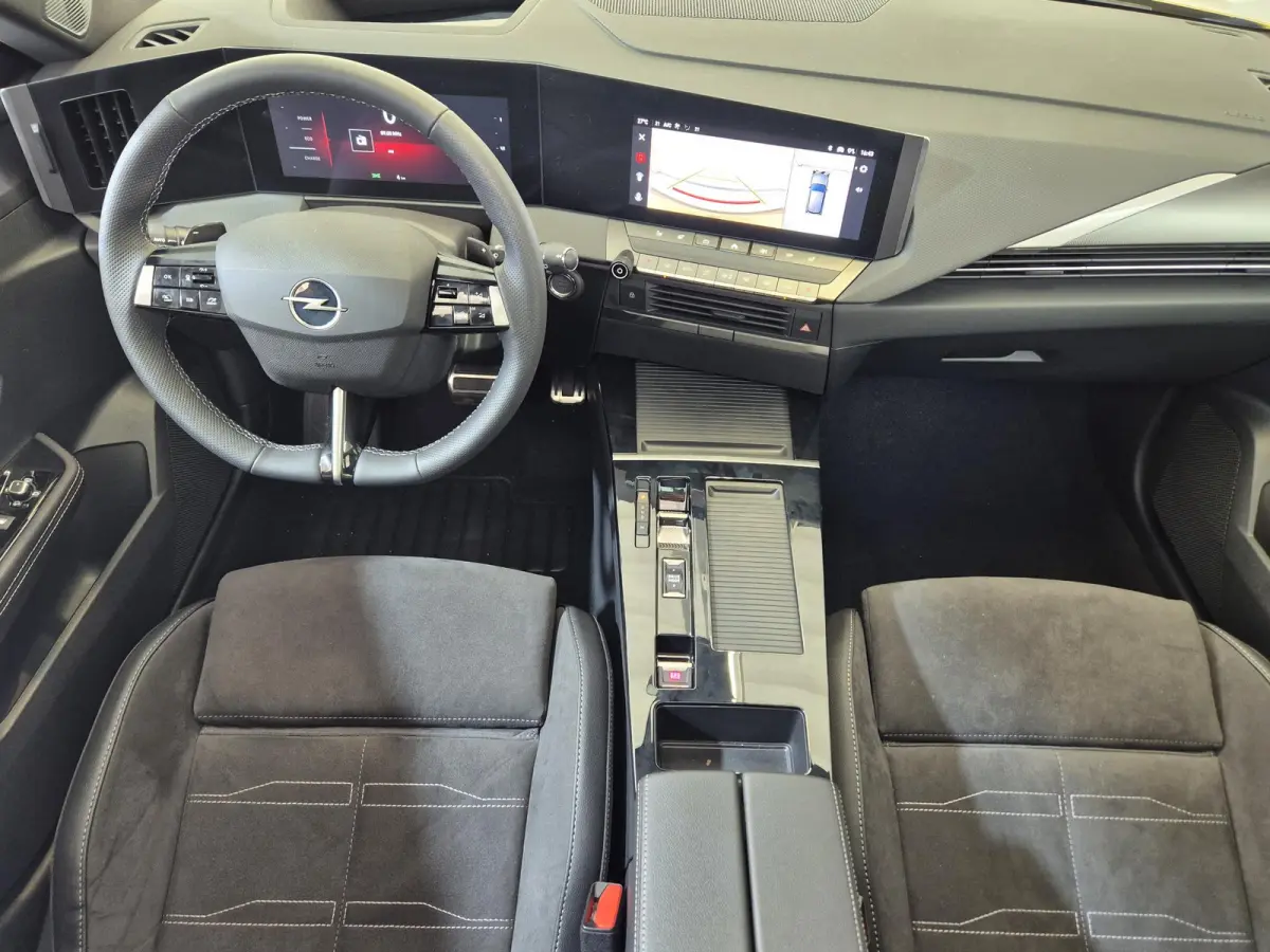 1.2 Turbo Hybrid Ultimate Automaat | Head-up Display | Panoramisch Schuif/Kanteldak | Navigatie | Keyless Entry | AGR Comfortstoelen |
