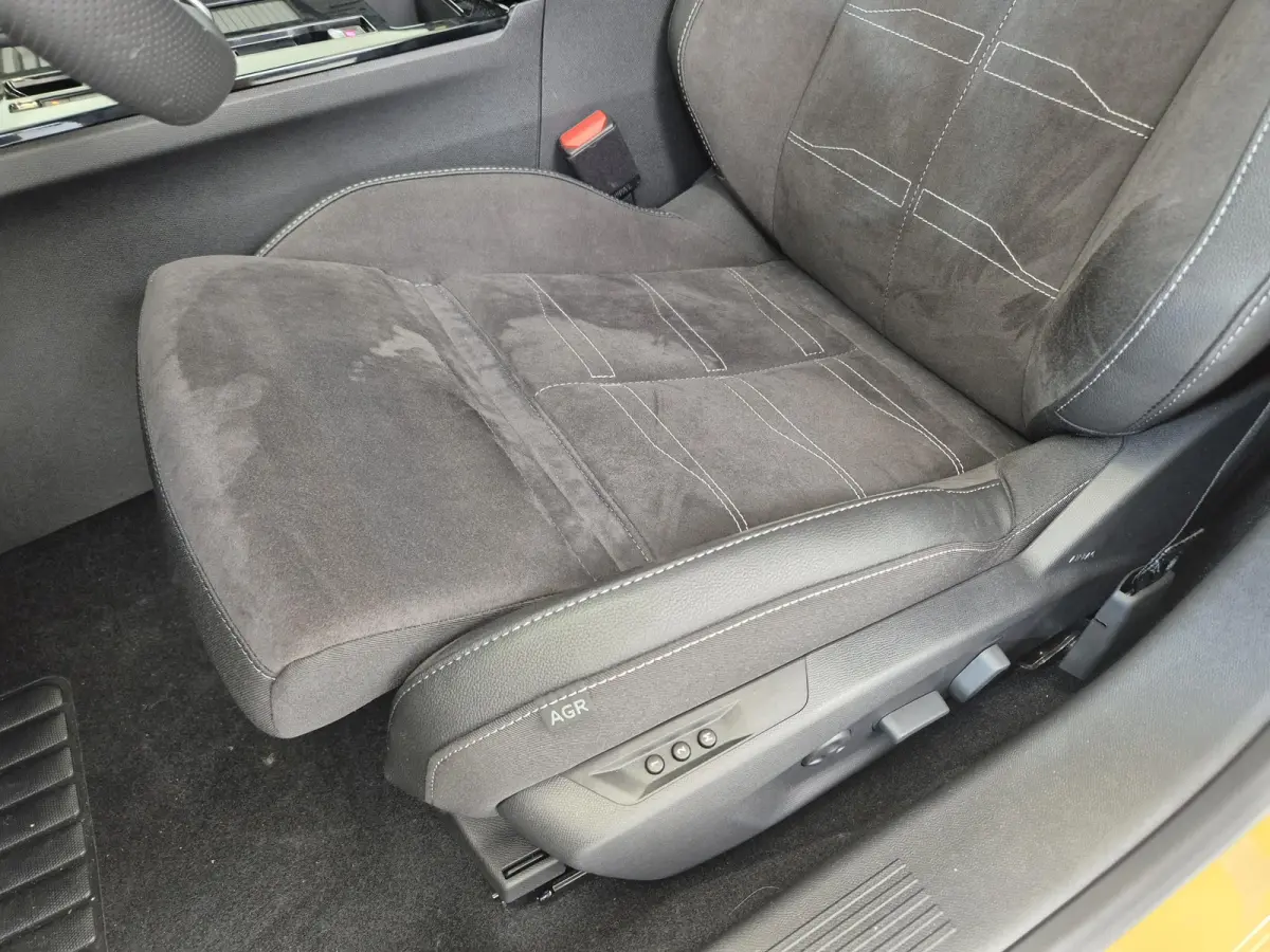 1.2 Turbo Hybrid Ultimate Automaat | Head-up Display | Panoramisch Schuif/Kanteldak | Navigatie | Keyless Entry | AGR Comfortstoelen |