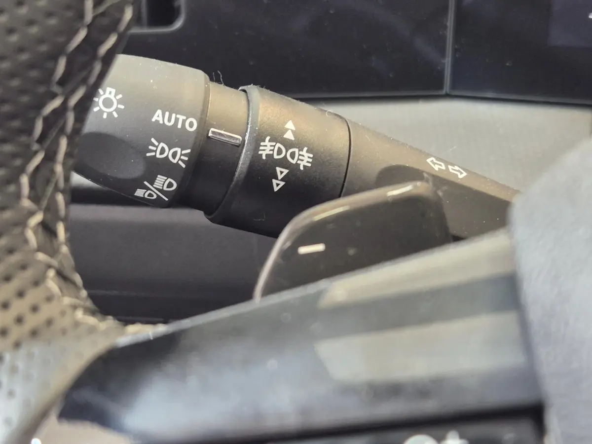 1.2 Turbo Hybrid Ultimate Automaat | Head-up Display | Panoramisch Schuif/Kanteldak | Navigatie | Keyless Entry | AGR Comfortstoelen |