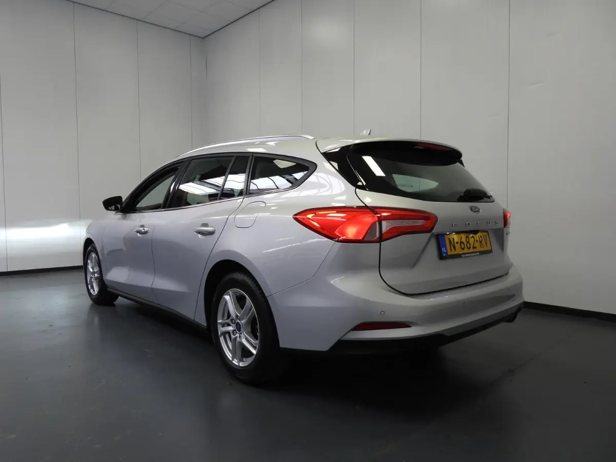 1.0 EcoBoost Hybrid Trend Business NAVI/CAMERA/CRUISE/LED/16"LMV!
