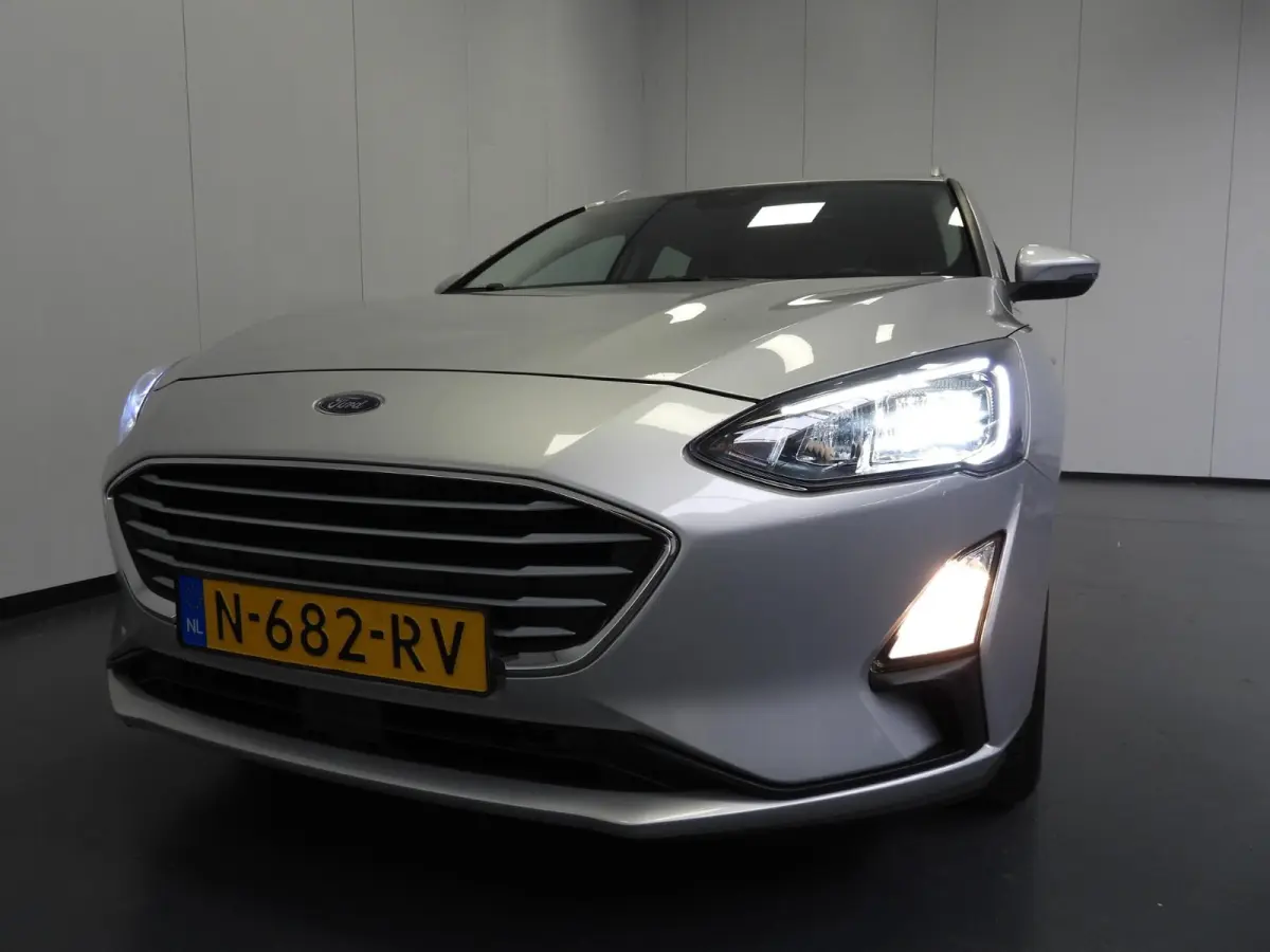 1.0 EcoBoost Hybrid Trend Business NAVI/CAMERA/CRUISE/LED/16"LMV!