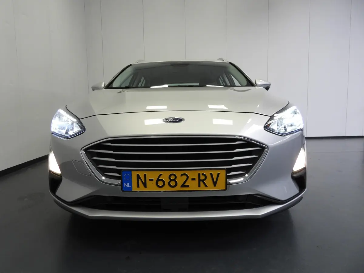1.0 EcoBoost Hybrid Trend Business NAVI/CAMERA/CRUISE/LED/16"LMV!