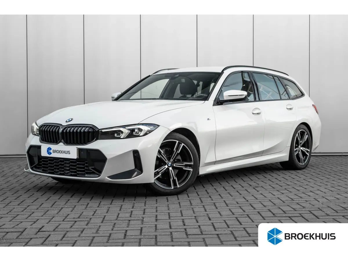 320i 184PK | Facelift | M-sport | Sfeerverlichting | Ledere Bekleding | Stoelverwarming | 18''LMV