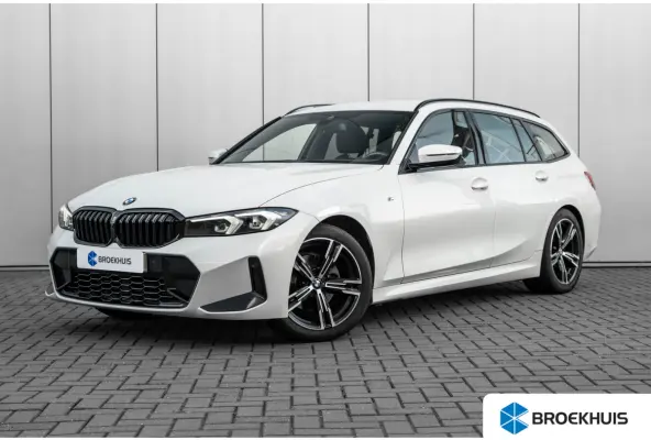 320i 184PK | Facelift | M-sport | Sfeerverlichting | Ledere Bekleding | Stoelverwarming | 18''LMV