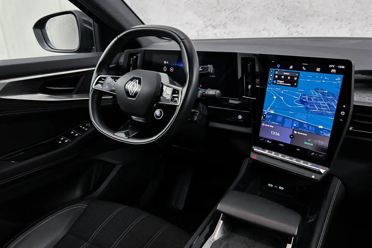 1.2 E-Tech full hybrid 200 techno | Camera | Half lederen bekleding