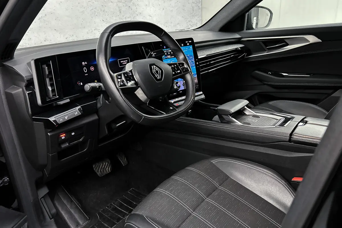 1.2 E-Tech full hybrid 200 techno | Camera | Half lederen bekleding