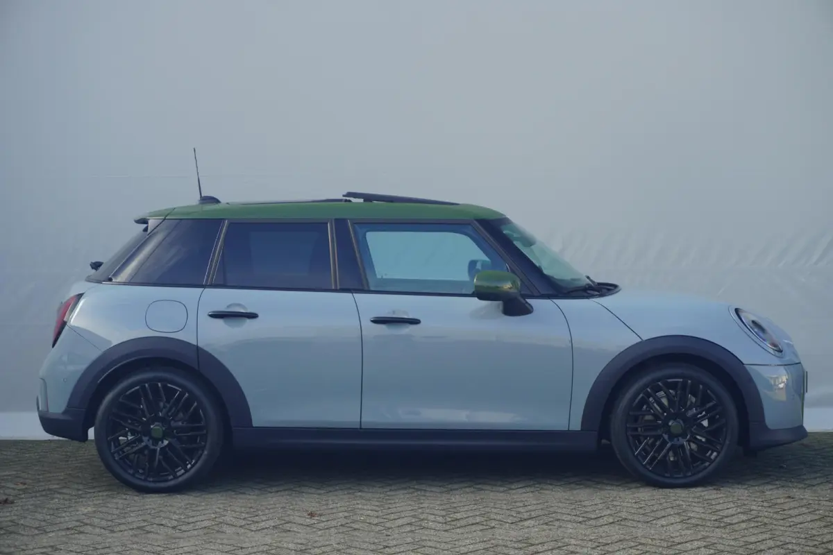 Cooper C Paul Smith Edition | Pakket L | Harman Kardon | Head-Up Display | Stoel & Stuurverwarming | Comfort Access | Panoramadak