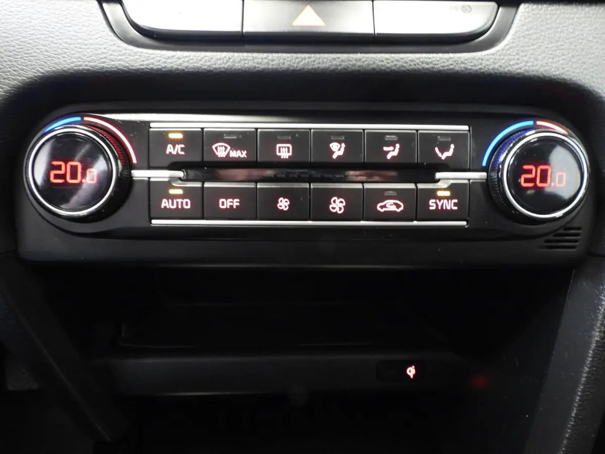 1.0 T-GDi 120PK DynamicLine NAVI/CAMERA/CLIMA/16"LMV!