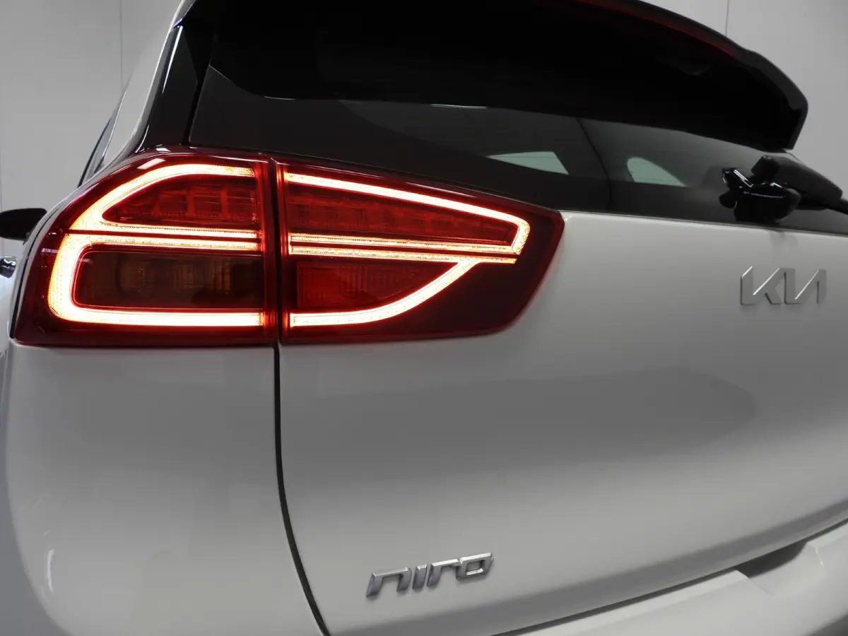 1.6 GDi PHEV Plug-In DynamicPlusLine NAVI/CAMERA/LED/16"LMV!
