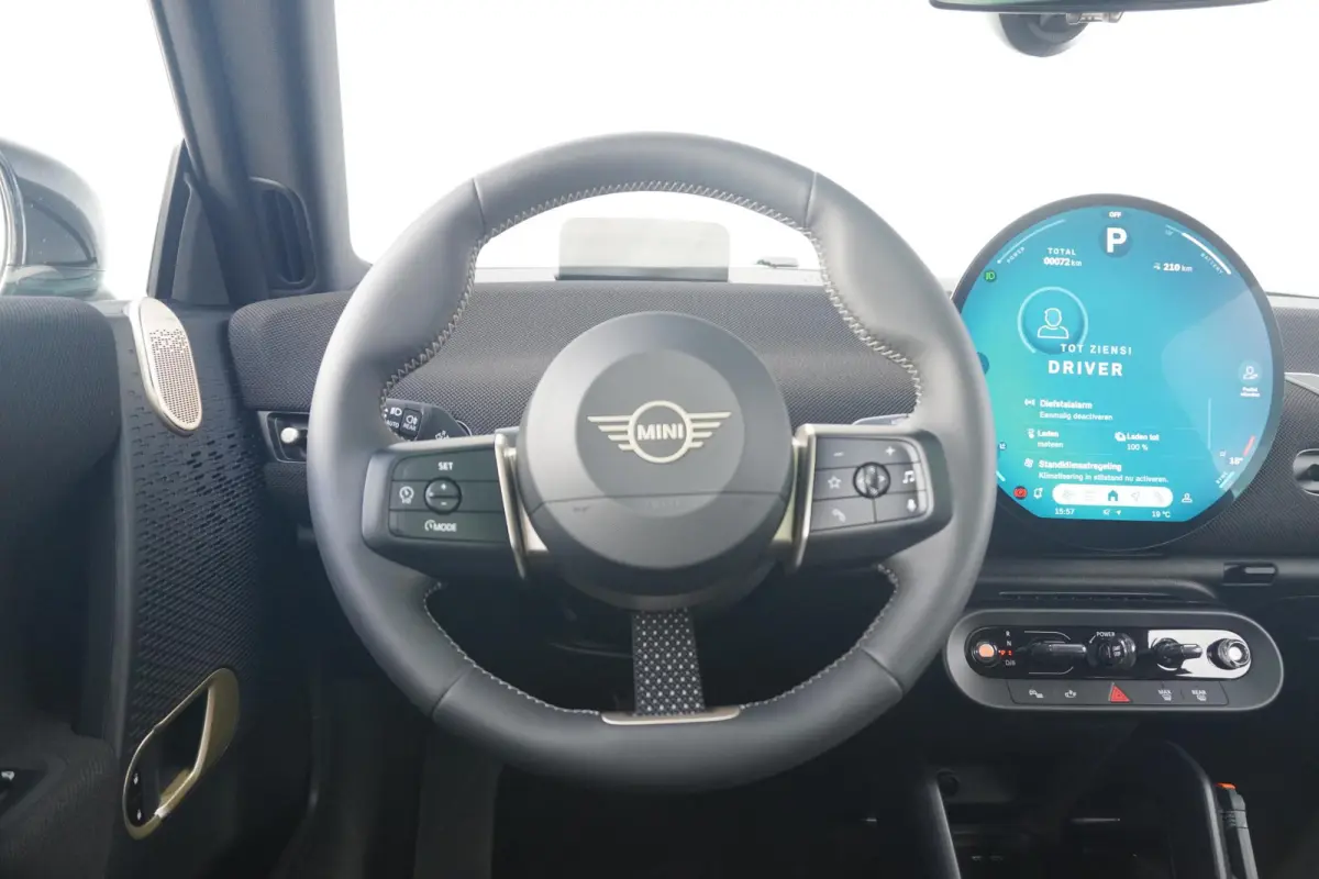 Cooper E | Favoured Trim | Pakket L | Harman Kardon | Glazen Panoramadak | Comfort Access | Stoel & Stuurverwarming