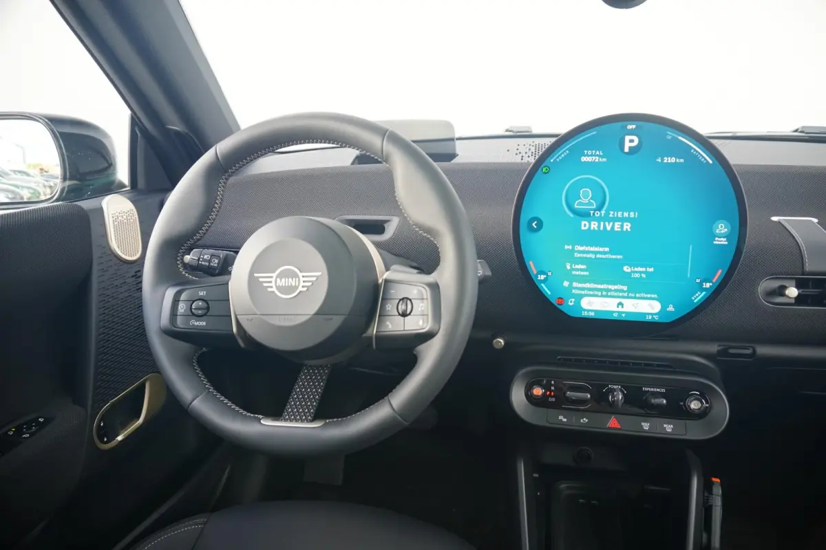 Cooper E | Favoured Trim | Pakket L | Harman Kardon | Glazen Panoramadak | Comfort Access | Stoel & Stuurverwarming