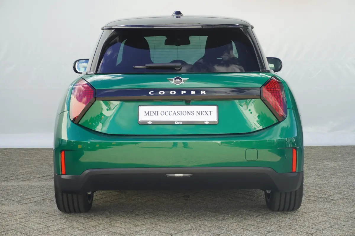 Cooper E | Favoured Trim | Pakket L | Harman Kardon | Glazen Panoramadak | Comfort Access | Stoel & Stuurverwarming