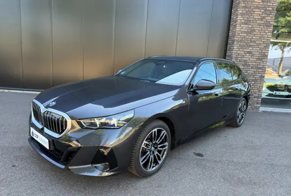 520i Touring M-sport Trekhaak, Navi prof, Winter, HUD, Leder, Stoelkoel BOMVOL!