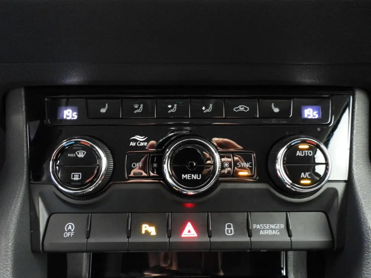 1.0 TSI Ambition NAVI/CAMERA/CLIMA/LED/16"LMV!