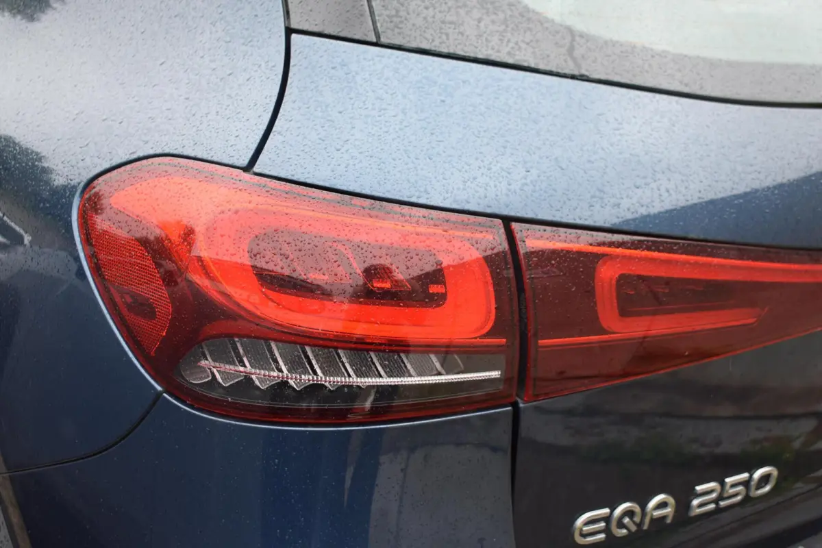 250 Luxury Line 71 kWh | Stoelverwarming | Pano | Leder |