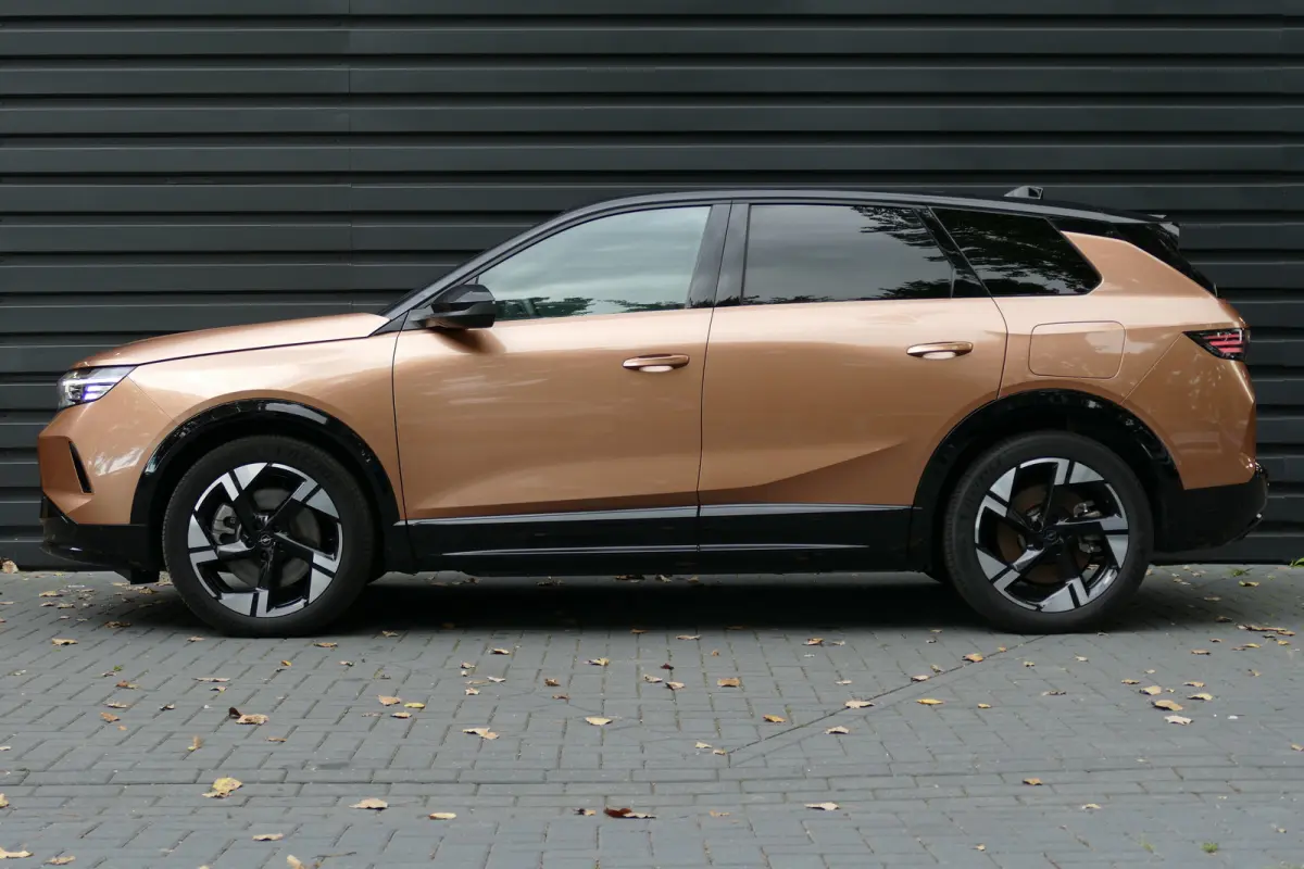 EV 73KWH 213PK GS AUTOMAAT / CAMERA V+A / PANO.DAK / STOEL-STUURVERWARMING / CARPLAY / SOH 96,25% / ELEKTR. ACHTERKLEP / MASSAGESTOEL / KEYLESS / FULL-LED / 20"LMV / AGR / NAVI / CLIMA / PDC