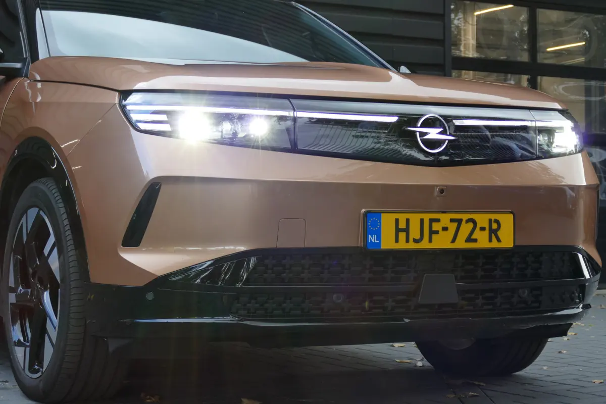 EV 73KWH 213PK GS AUTOMAAT / CAMERA V+A / PANO.DAK / STOEL-STUURVERWARMING / CARPLAY / SOH 96,25% / ELEKTR. ACHTERKLEP / MASSAGESTOEL / KEYLESS / FULL-LED / 20"LMV / AGR / NAVI / CLIMA / PDC