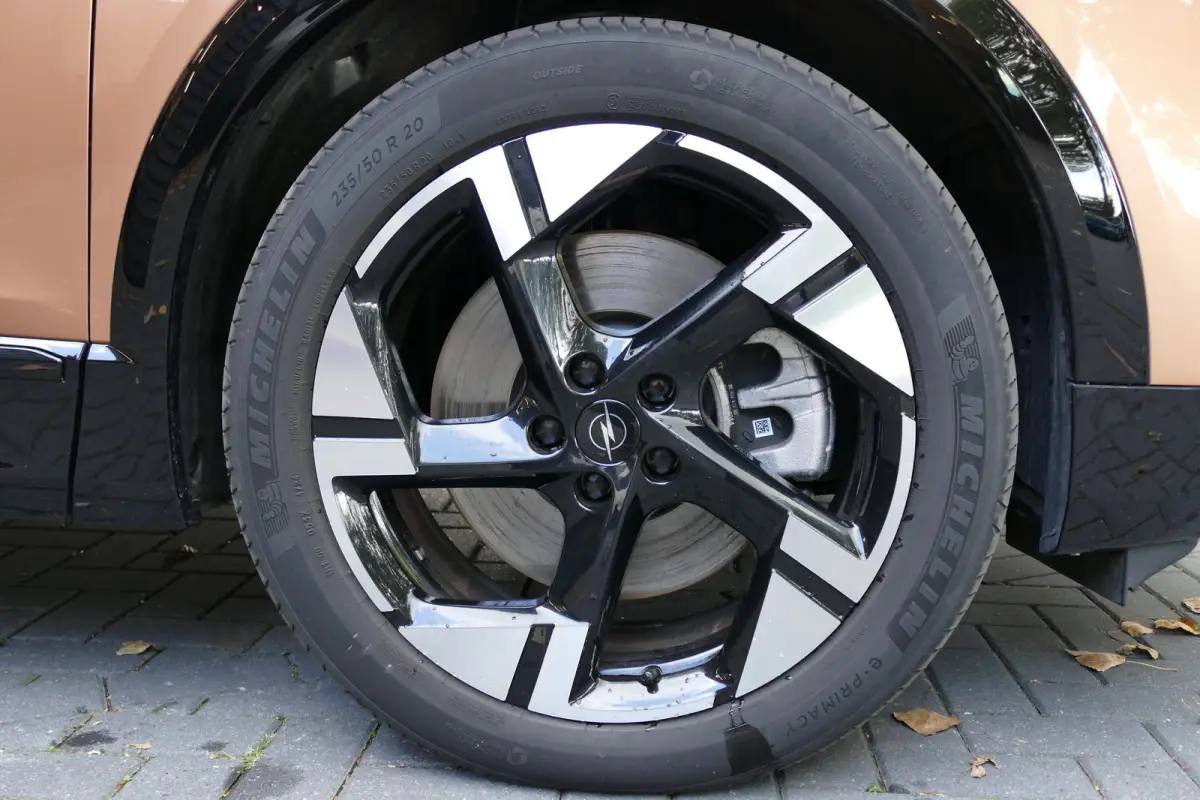 EV 73KWH 213PK GS AUTOMAAT / CAMERA V+A / PANO.DAK / STOEL-STUURVERWARMING / CARPLAY / SOH 96,25% / ELEKTR. ACHTERKLEP / MASSAGESTOEL / KEYLESS / FULL-LED / 20"LMV / AGR / NAVI / CLIMA / PDC