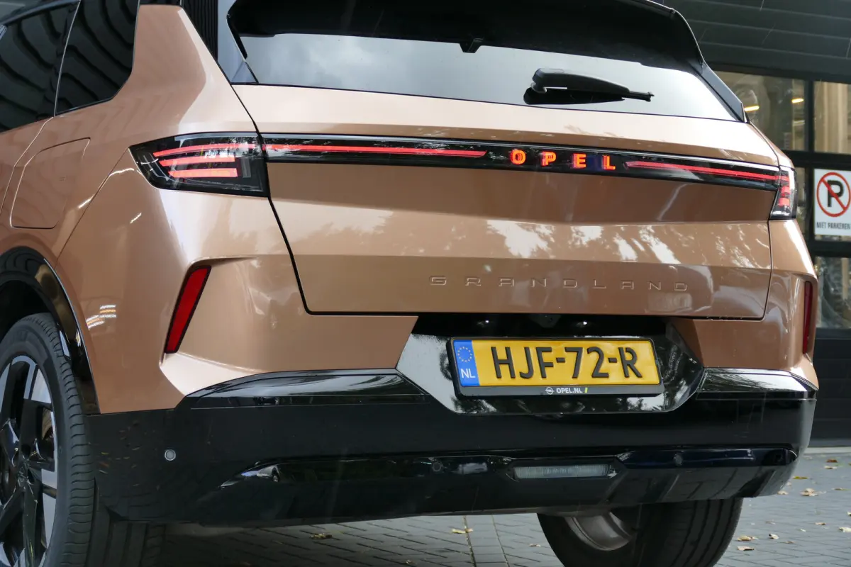 EV 73KWH 213PK GS AUTOMAAT / CAMERA V+A / PANO.DAK / STOEL-STUURVERWARMING / CARPLAY / SOH 96,25% / ELEKTR. ACHTERKLEP / MASSAGESTOEL / KEYLESS / FULL-LED / 20"LMV / AGR / NAVI / CLIMA / PDC