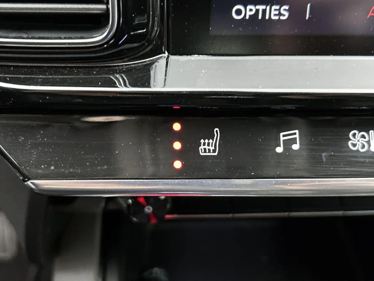 1.2 Business Plus 130pk | Navigatie | Adaptieve Cruise Control | 18"LMV | Keyless Entry/Start | Dodehoekdetectie | Camera | LED | Apple Carplay/Android Auto |