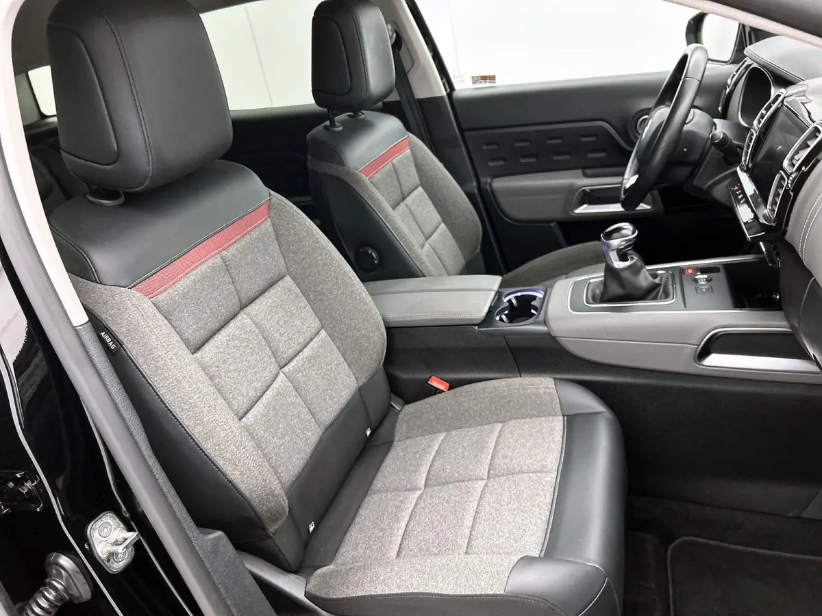 1.2 Business Plus 130pk | Navigatie | Adaptieve Cruise Control | 18"LMV | Keyless Entry/Start | Dodehoekdetectie | Camera | LED | Apple Carplay/Android Auto |