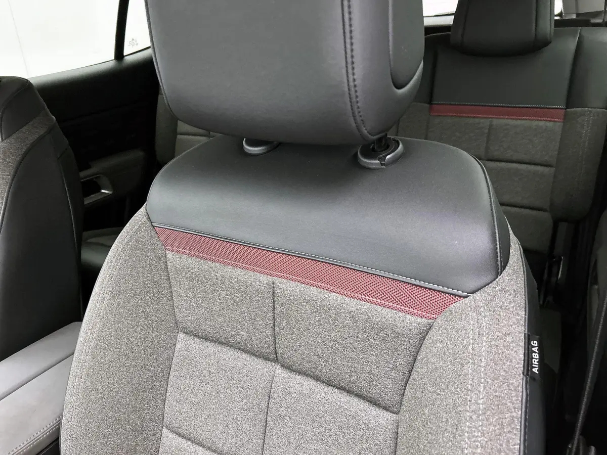 1.2 Business Plus 130pk | Navigatie | Adaptieve Cruise Control | 18"LMV | Keyless Entry/Start | Dodehoekdetectie | Camera | LED | Apple Carplay/Android Auto |