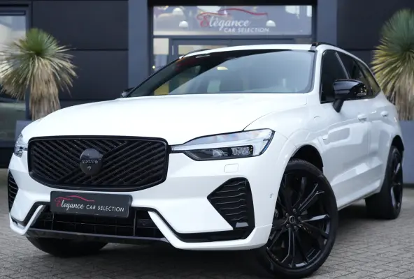 2.0 T8 Plug-in hybrid AWD Black Edition | Luchtvering | Panoramadak | Trekhaak | Volvo XC60 2.0 T8 Plug-in Hybrid AWD Black Edition met 2.0 viercilinder plug-in hybride aandrijflijn en 455 P