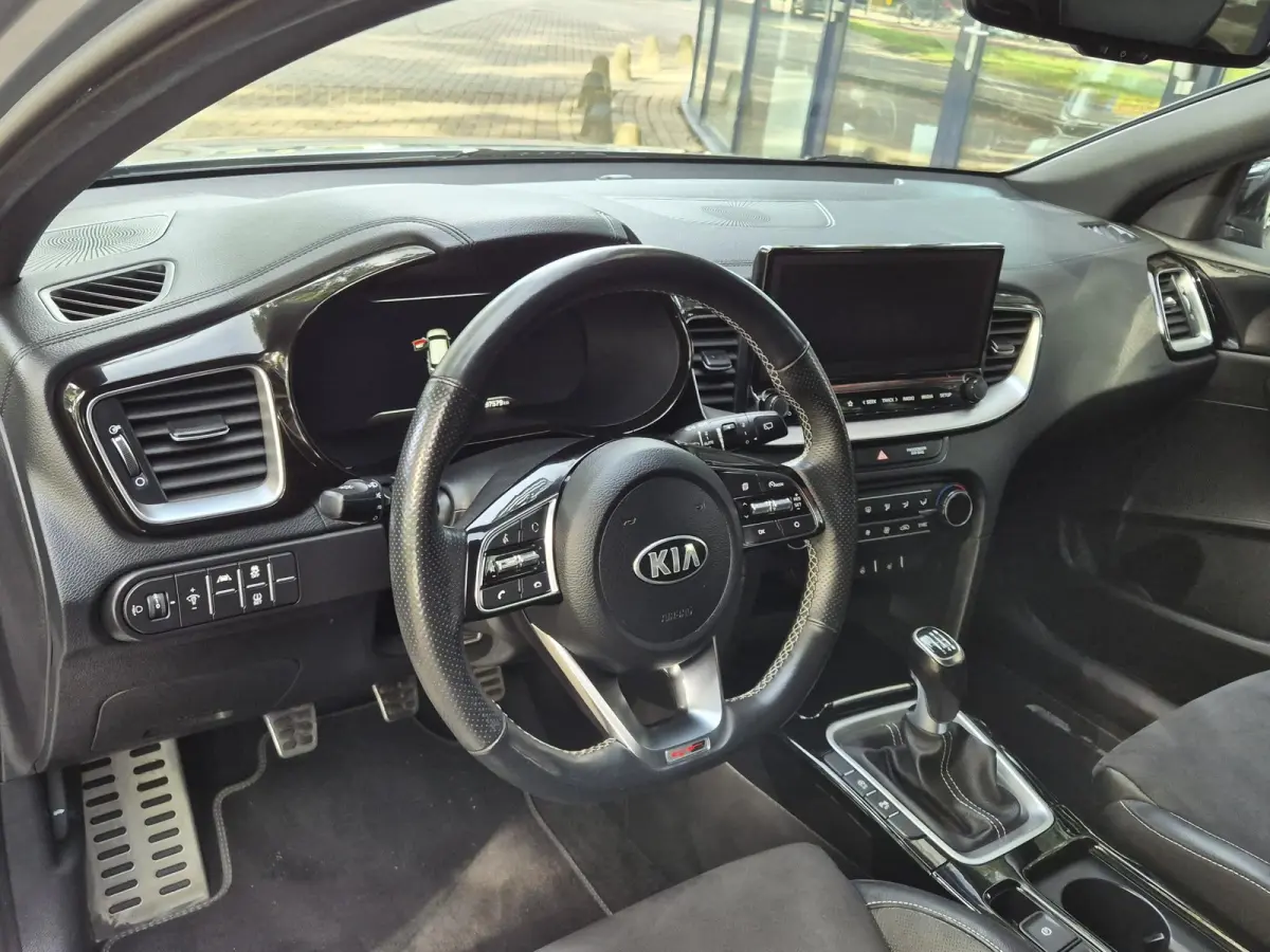 1.0 T-GDI GT-Line | Navigatie | Climate Control | Cruise Control | Licht metalen velgen |