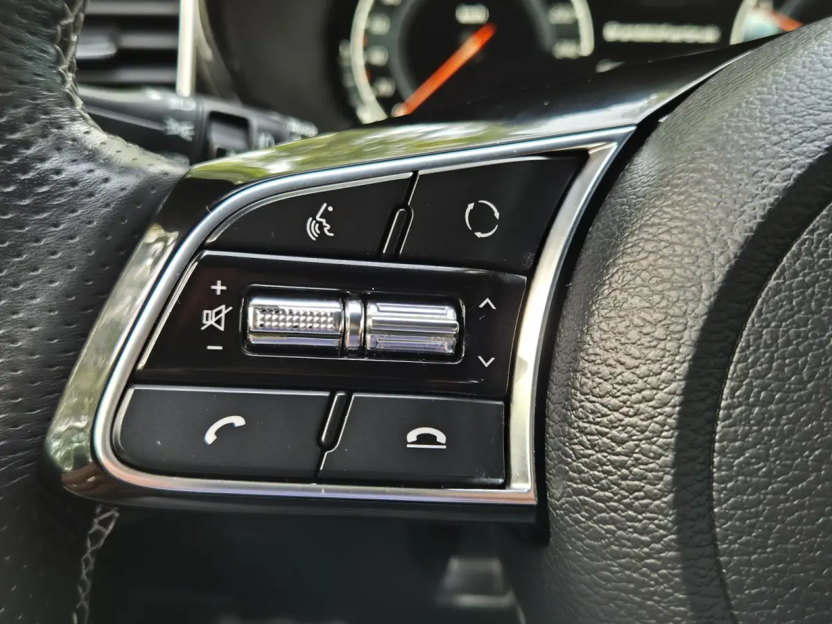 1.0 T-GDI GT-Line | Navigatie | Climate Control | Cruise Control | Licht metalen velgen |