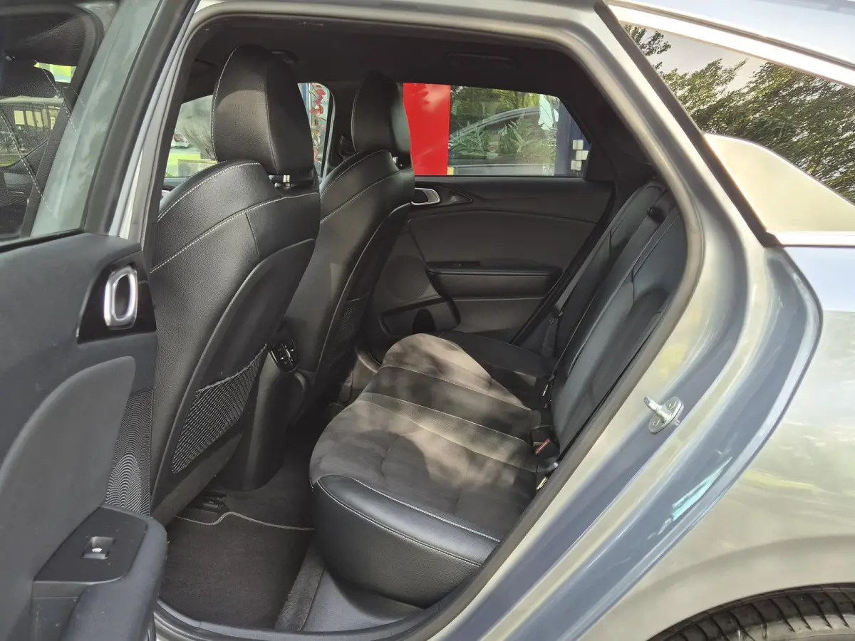 1.0 T-GDI GT-Line | Navigatie | Climate Control | Cruise Control | Licht metalen velgen |