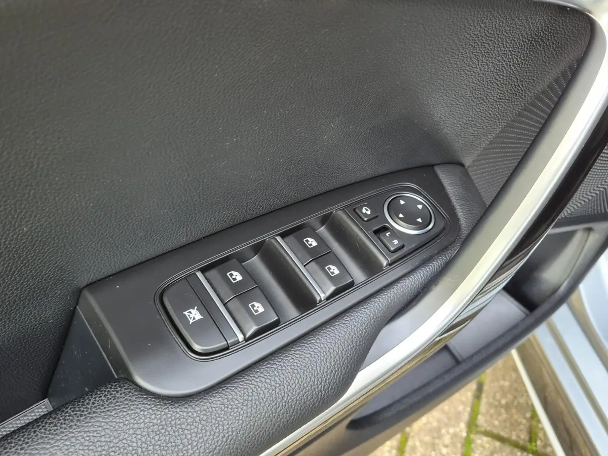 1.0 T-GDI GT-Line | Navigatie | Climate Control | Cruise Control | Licht metalen velgen |