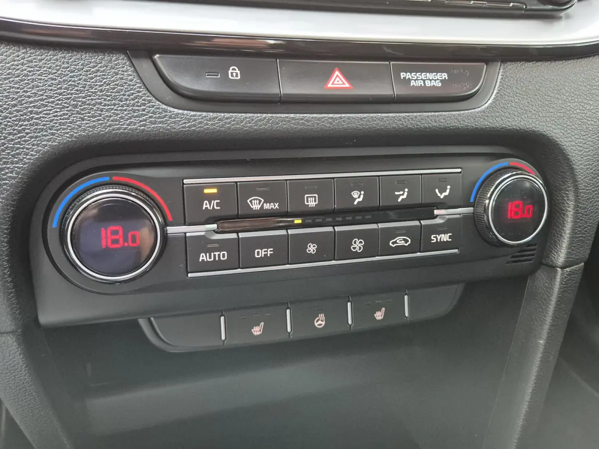 1.0 T-GDI GT-Line | Navigatie | Climate Control | Cruise Control | Licht metalen velgen |