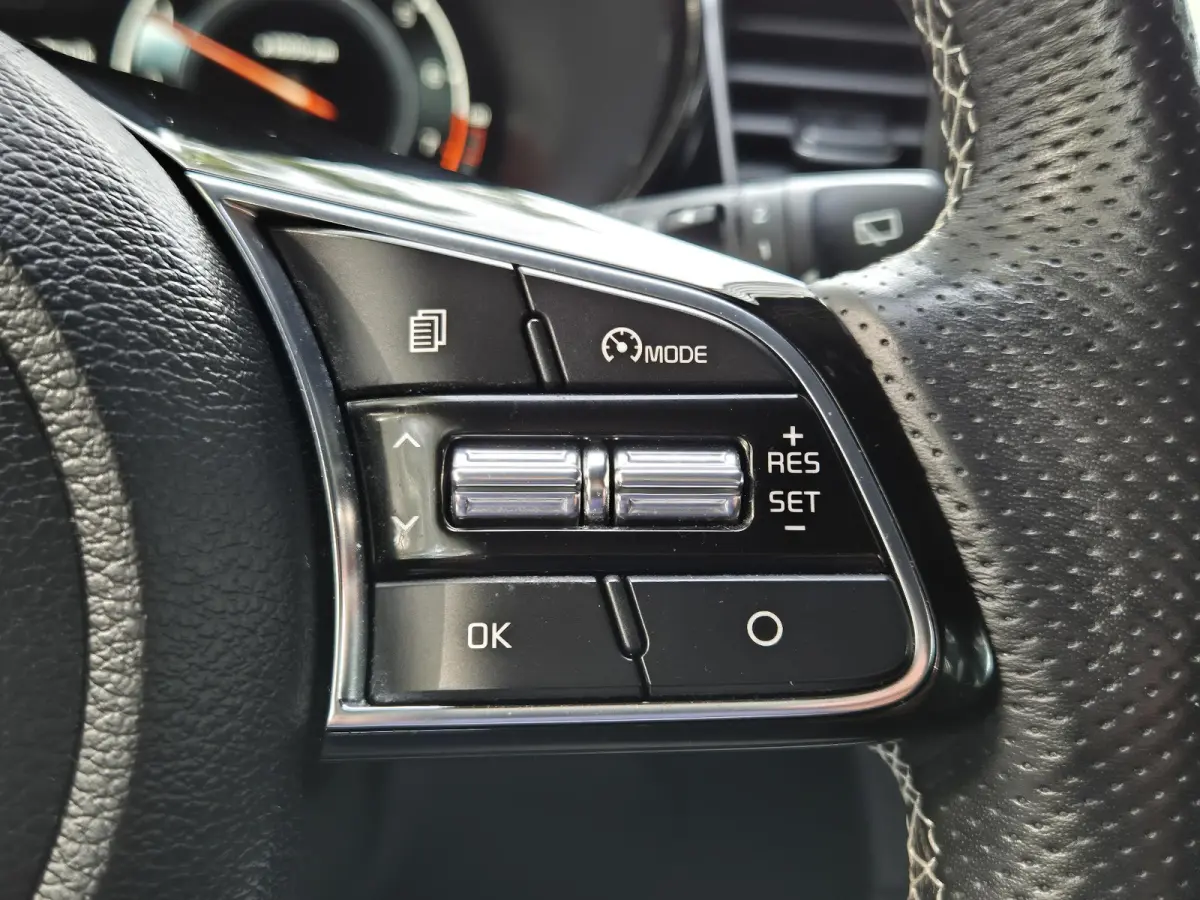 1.0 T-GDI GT-Line | Navigatie | Climate Control | Cruise Control | Licht metalen velgen |