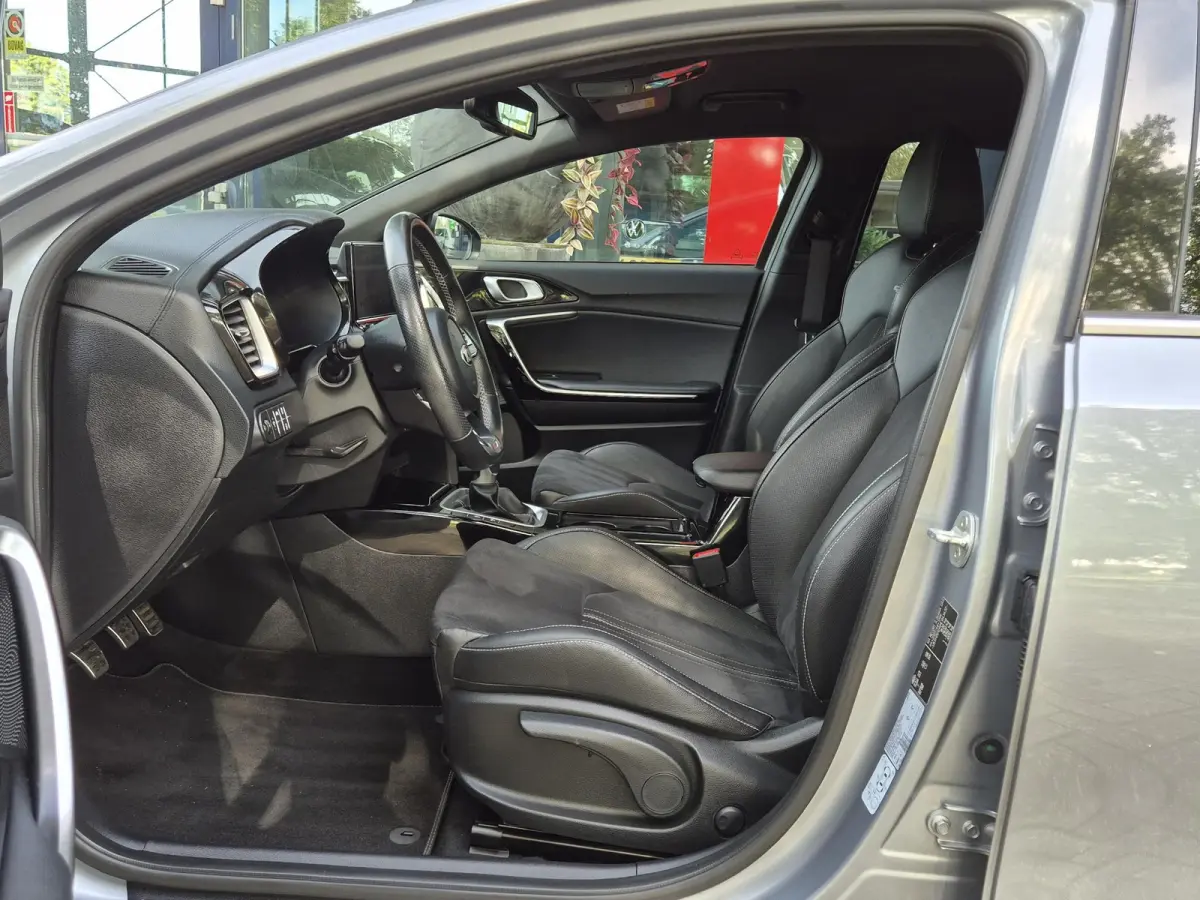 1.0 T-GDI GT-Line | Navigatie | Climate Control | Cruise Control | Licht metalen velgen |